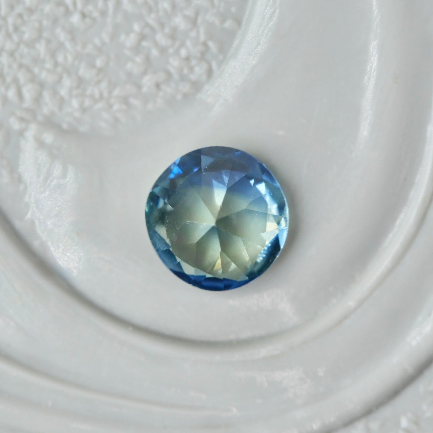 ティールサファイア 0.21ct ラウンドカット 3.5mm×3.4mm×2.2mm【MJ2877】