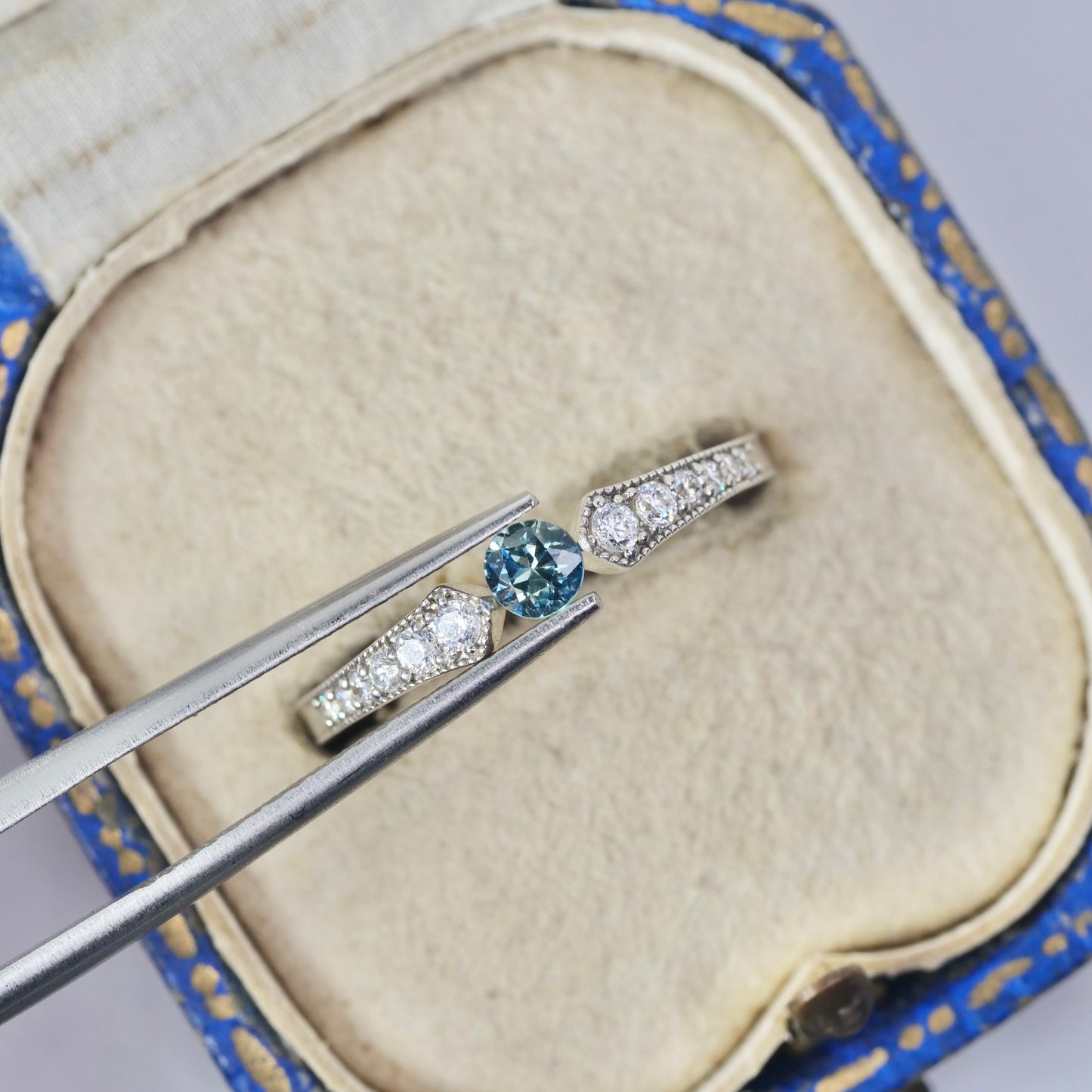 ティールサファイア 0.21ct ラウンドカット 3.5mm×3.4mm×2.2mm【MJ2877】