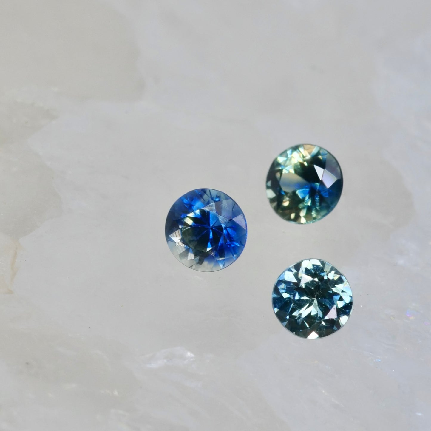 ティールサファイア 0.24ct ラウンドカット 3.6mm×3.6mm×2.6mm【MJ2875】