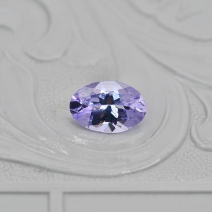 ピンクゾイサイト 0.64ct オーバルカット 6.8mm×4.6mm×3.1mm 【MJ2895】