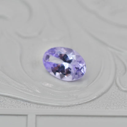 ピンクゾイサイト 0.64ct オーバルカット 6.8mm×4.6mm×3.1mm 【MJ2895】