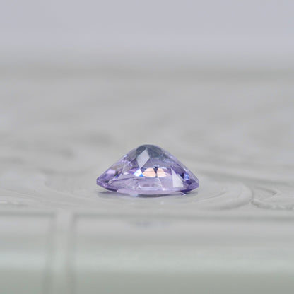 ピンクゾイサイト 0.64ct オーバルカット 6.8mm×4.6mm×3.1mm 【MJ2895】