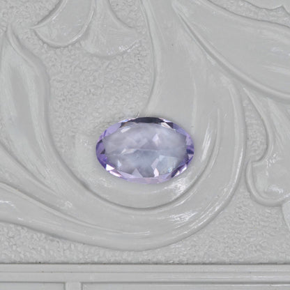 ピンクゾイサイト 0.64ct オーバルカット 6.8mm×4.6mm×3.1mm 【MJ2895】