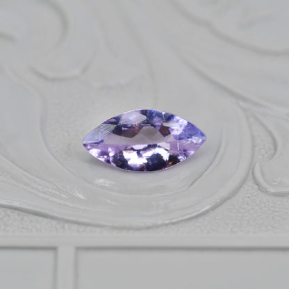 ピンクゾイサイト 0.46ct マーキスカット 8.1mm×4.1mm×2.2mm【MJ2896】