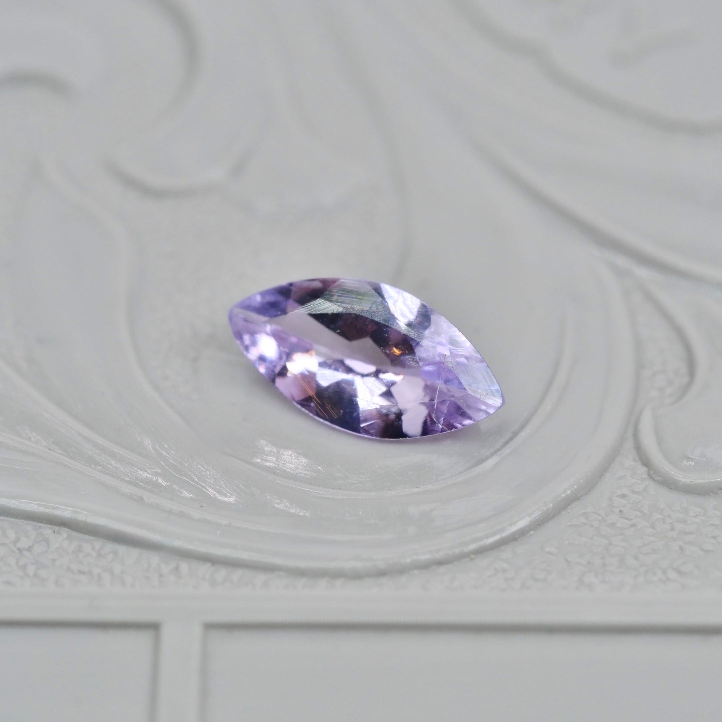 ピンクゾイサイト 0.46ct マーキスカット 8.1mm×4.1mm×2.2mm【MJ2896】