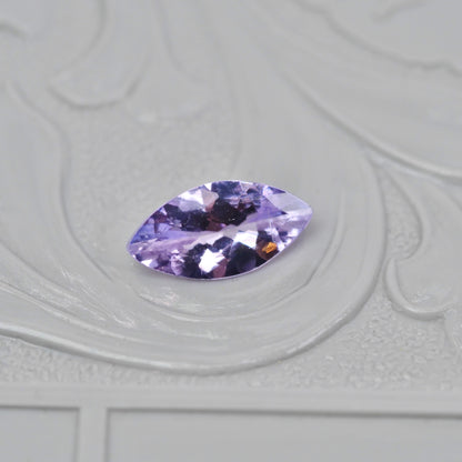 ピンクゾイサイト 0.46ct マーキスカット 8.1mm×4.1mm×2.2mm【MJ2896】