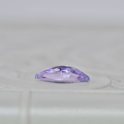 ピンクゾイサイト 0.46ct マーキスカット 8.1mm×4.1mm×2.2mm【MJ2896】
