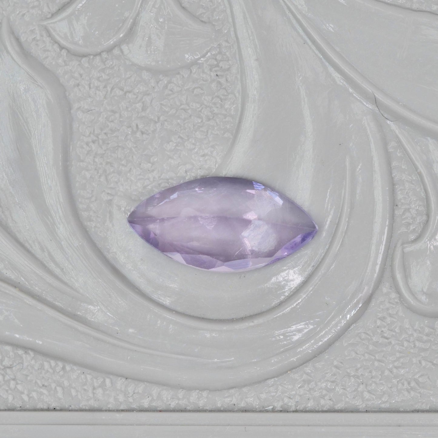 ピンクゾイサイト 0.46ct マーキスカット 8.1mm×4.1mm×2.2mm【MJ2896】