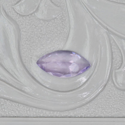 ピンクゾイサイト 0.46ct マーキスカット 8.1mm×4.1mm×2.2mm【MJ2896】