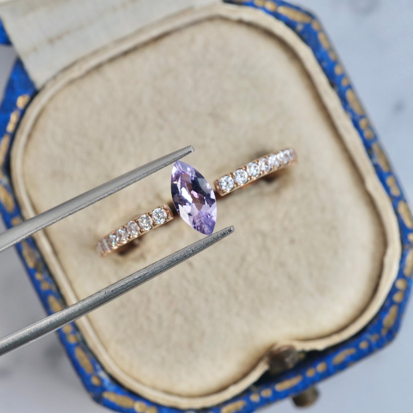 ピンクゾイサイト 0.46ct マーキスカット 8.1mm×4.1mm×2.2mm【MJ2896】