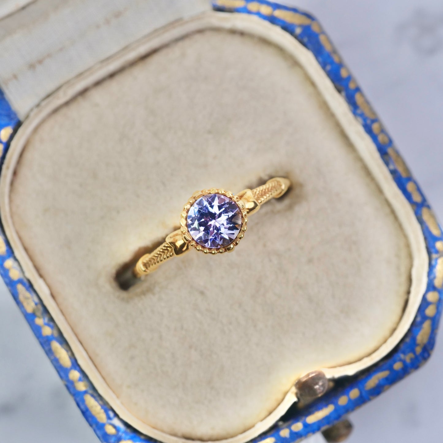 ピンクゾイサイト 0.47ct ラウンドカット 5.0mm×5.0mm×2.9mm 【MJ2897】