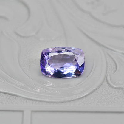 ピンクゾイサイト 0.79ct クッションミックスカット 6.9mm×4.9mm×2.6mm 【MJ2898】