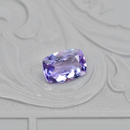 ピンクゾイサイト 0.79ct クッションミックスカット 6.9mm×4.9mm×2.6mm 【MJ2898】