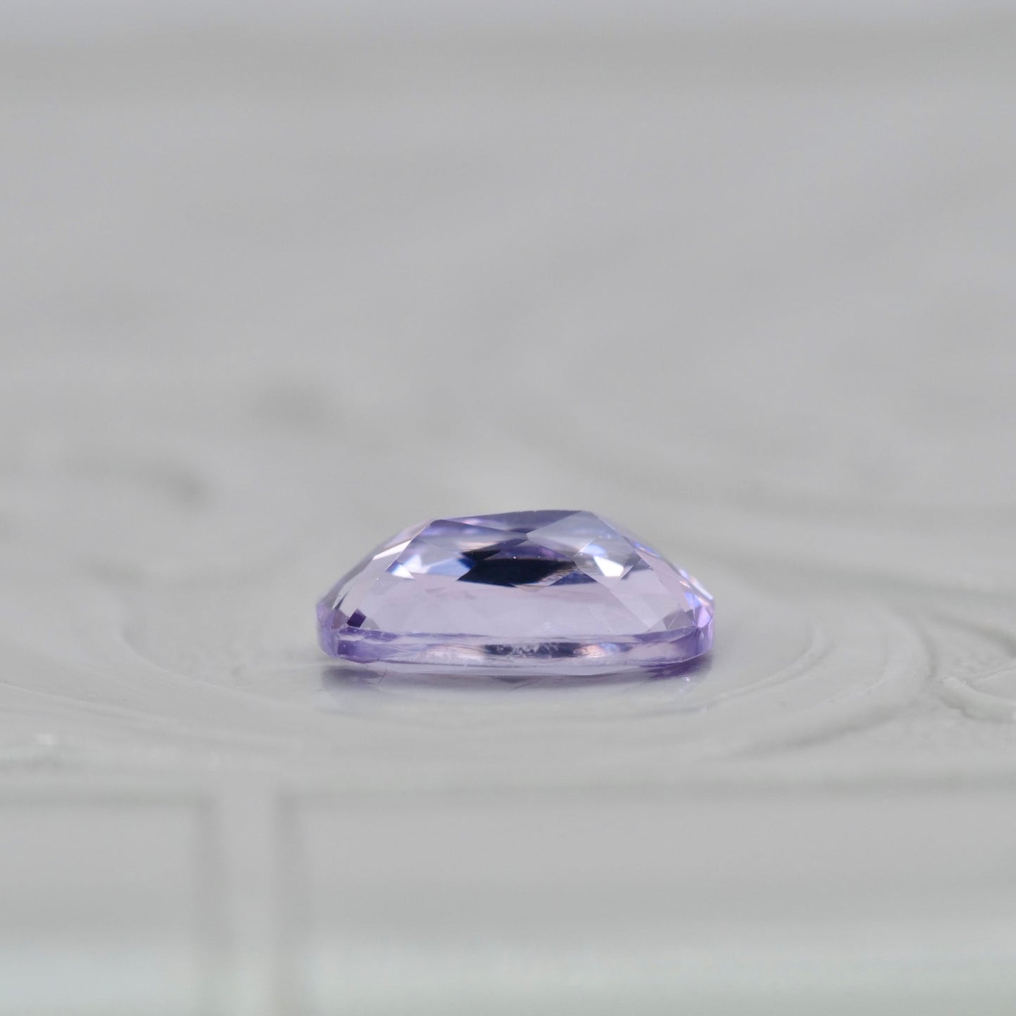 ピンクゾイサイト 0.79ct クッションミックスカット 6.9mm×4.9mm×2.6mm 【MJ2898】