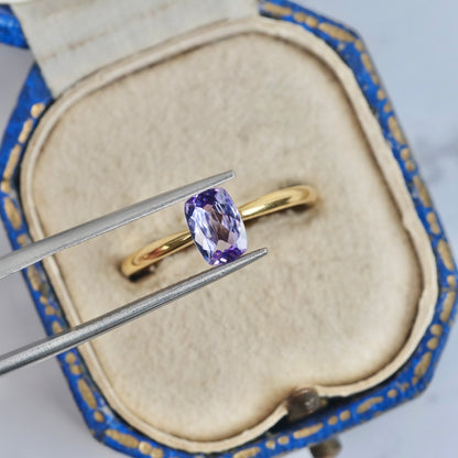 ピンクゾイサイト 0.79ct クッションミックスカット 6.9mm×4.9mm×2.6mm 【MJ2898】