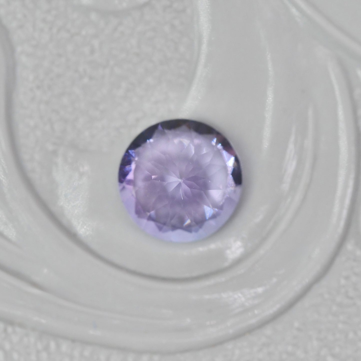 ピンクゾイサイト 0.49ct ラウンドカット  4.9mm×4.9mm×3.1mm【MJ2899】