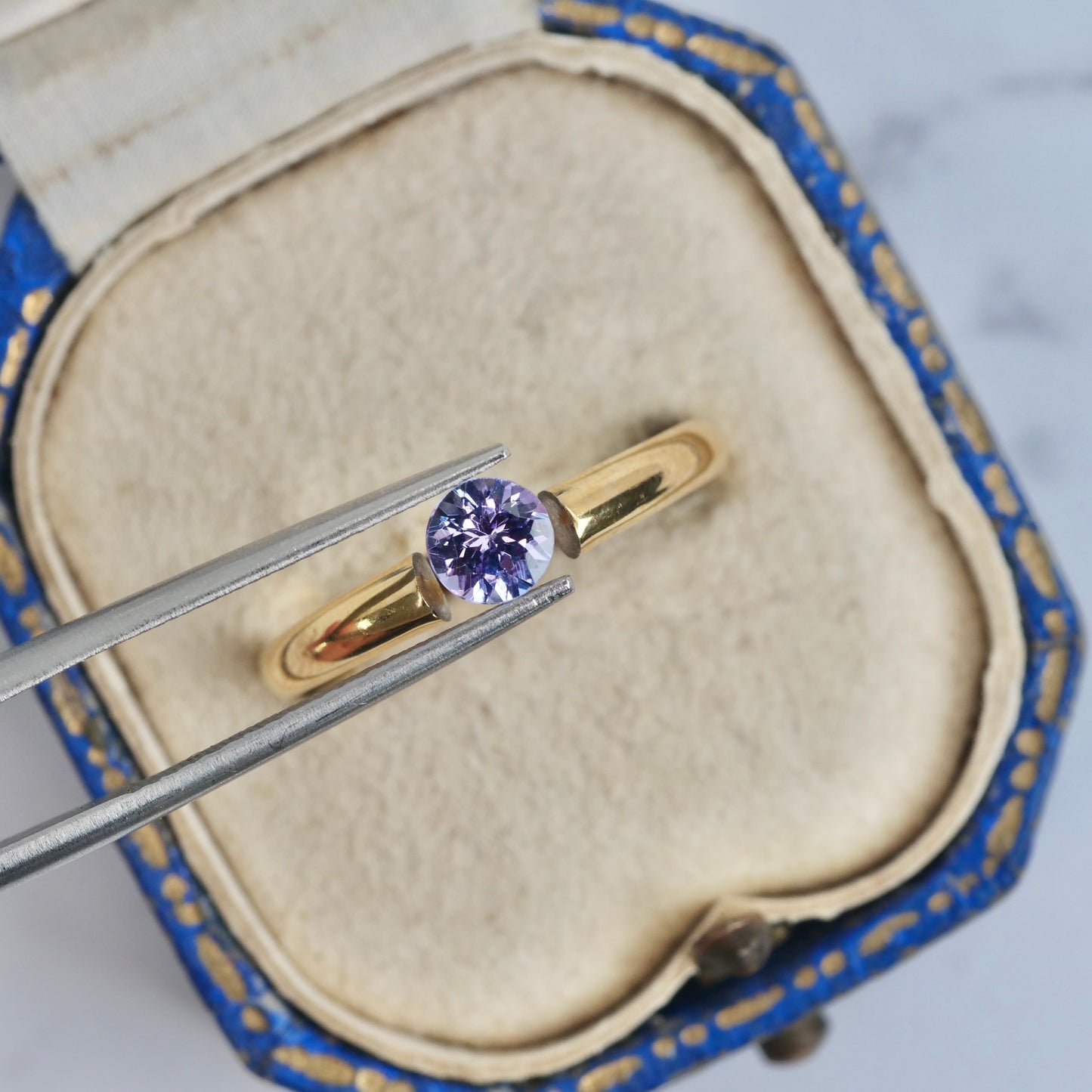 ピンクゾイサイト 0.49ct ラウンドカット  4.9mm×4.9mm×3.1mm【MJ2899】