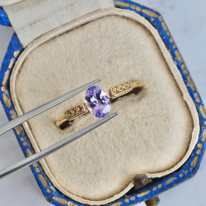 ピンクゾイサイト 0.69ct オーバルカット 6.9mm×4.9mm×3.0mm 【MJ2900】