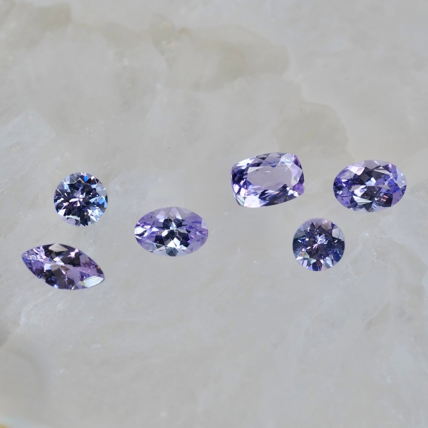 ピンクゾイサイト 0.49ct ラウンドカット  4.9mm×4.9mm×3.1mm【MJ2899】