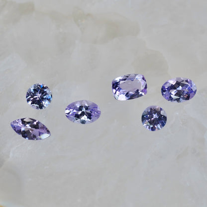 ピンクゾイサイト 0.46ct マーキスカット 8.1mm×4.1mm×2.2mm【MJ2896】