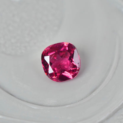 ピンクスピネル 0.14ct クッションカット 3.2mm×3.1mm×1.7mm【MJ2857】