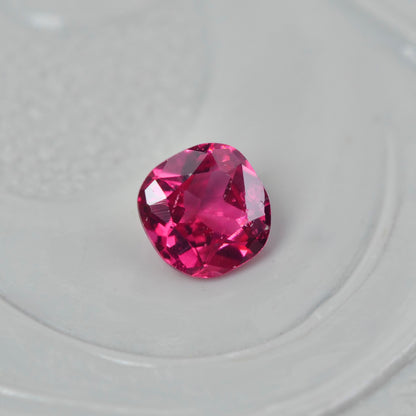 ピンクスピネル 0.14ct クッションカット 3.2mm×3.1mm×1.7mm【MJ2857】