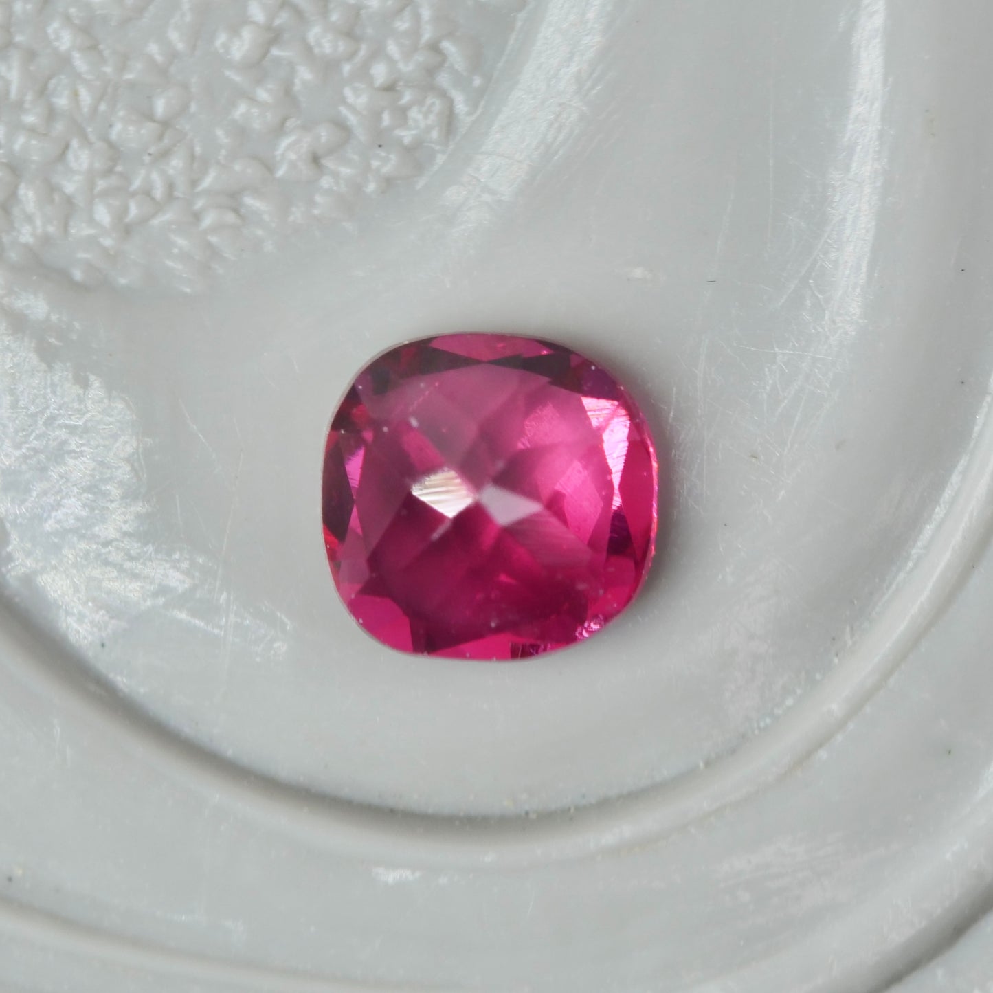 ピンクスピネル 0.14ct クッションカット 3.2mm×3.1mm×1.7mm【MJ2857】