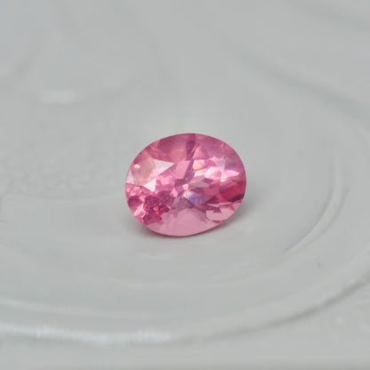 ピンクスピネル 0.18ct オーバルカット  3.7mm×2.9mm×2.4mm【MJ2858】