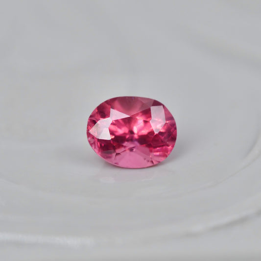 ピンクスピネル 0.13ct オーバルカット  3.2mm×2.6mm×2.2mm【MJ2859】