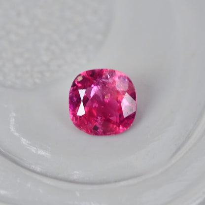 ピンクスピネル 0.10ct クッションカット  2.9mm×2.9mm×1.5mm【MJ2860】