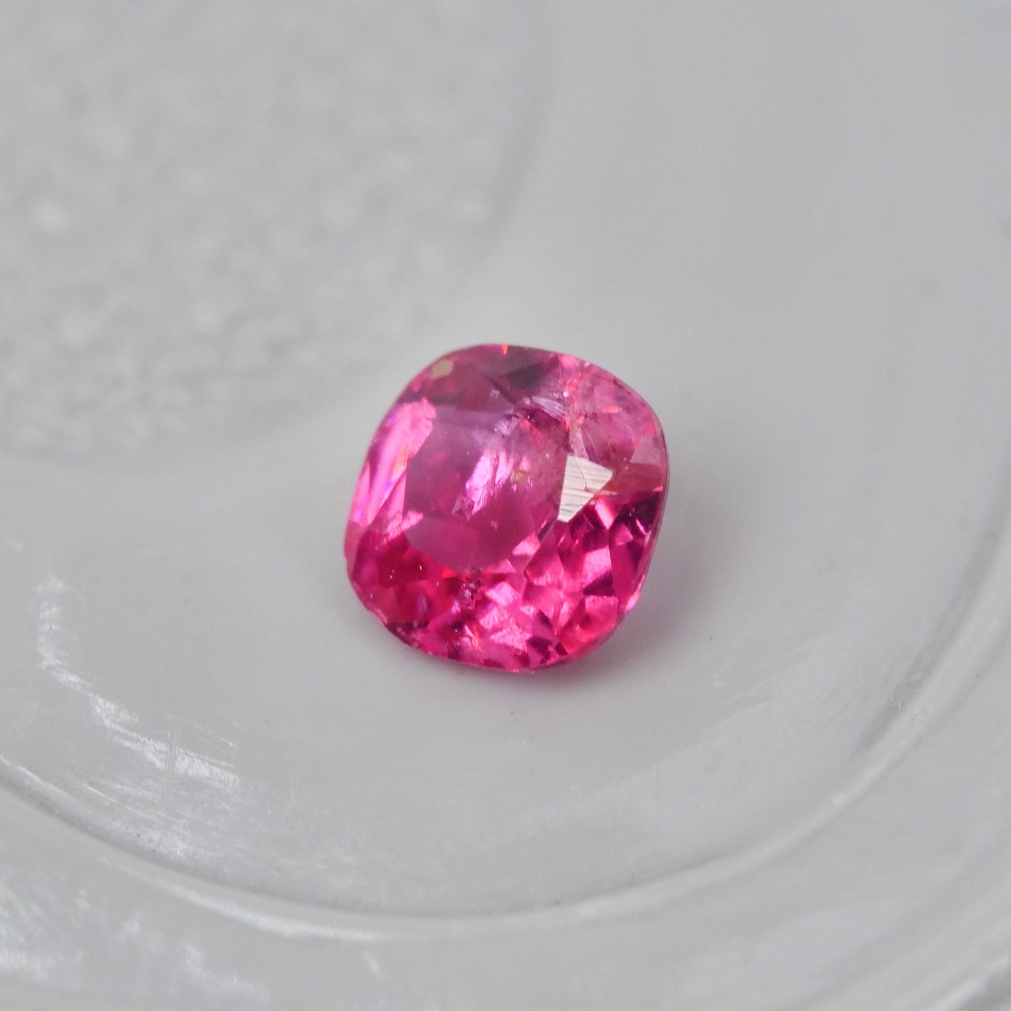 ピンクスピネル 0.10ct クッションカット  2.9mm×2.9mm×1.5mm【MJ2860】