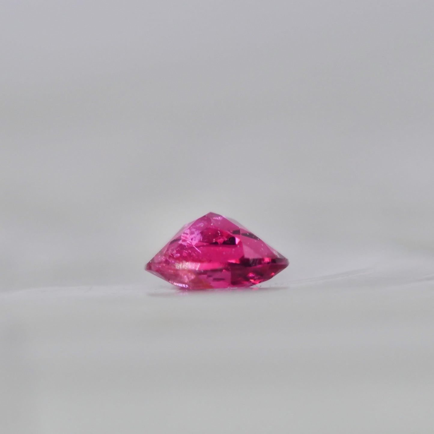 ピンクスピネル 0.10ct クッションカット  2.9mm×2.9mm×1.5mm【MJ2860】