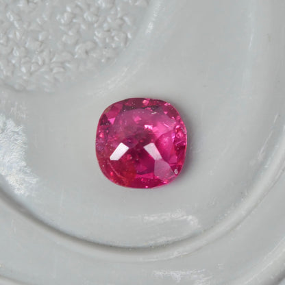 ピンクスピネル 0.10ct クッションカット  2.9mm×2.9mm×1.5mm【MJ2860】