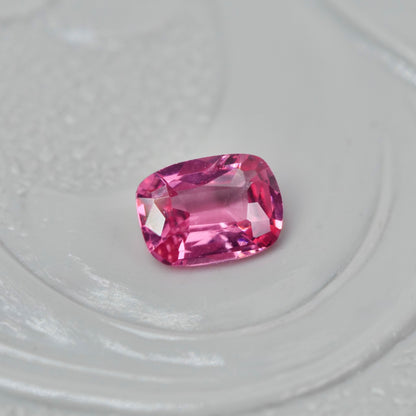 ピンクスピネル 0.17ct クッションカット  4.8mm×3.0mm×1.7mm【MJ2861】