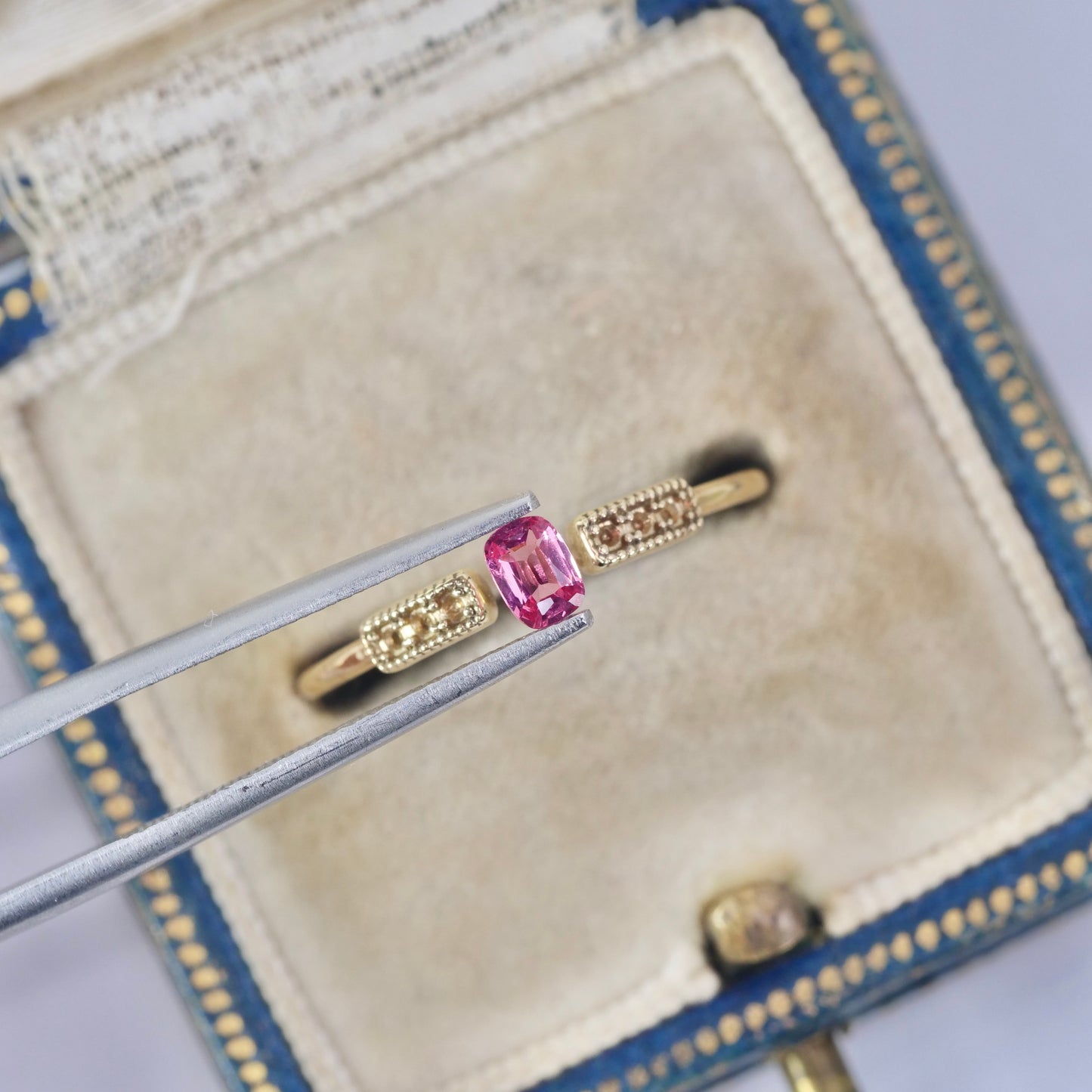 ピンクスピネル 0.17ct クッションカット  4.8mm×3.0mm×1.7mm【MJ2861】