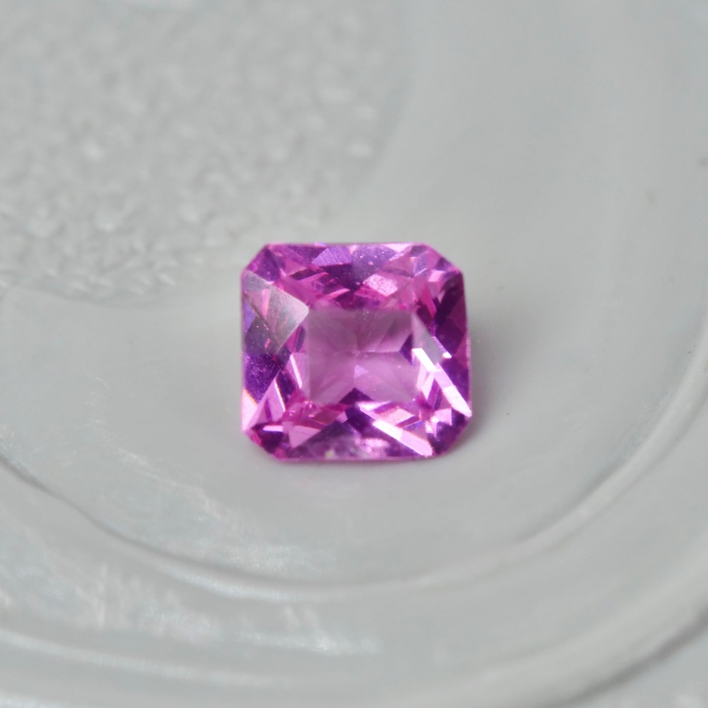 ピンクスピネル 0.14ct エメラルドカット 3.1mm×3.0mm×1.8mm 【MJ2862】
