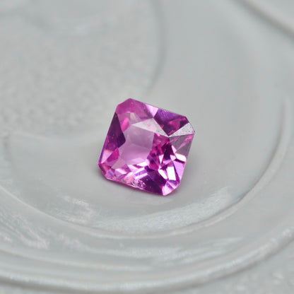 ピンクスピネル 0.14ct エメラルドカット 3.1mm×3.0mm×1.8mm 【MJ2862】