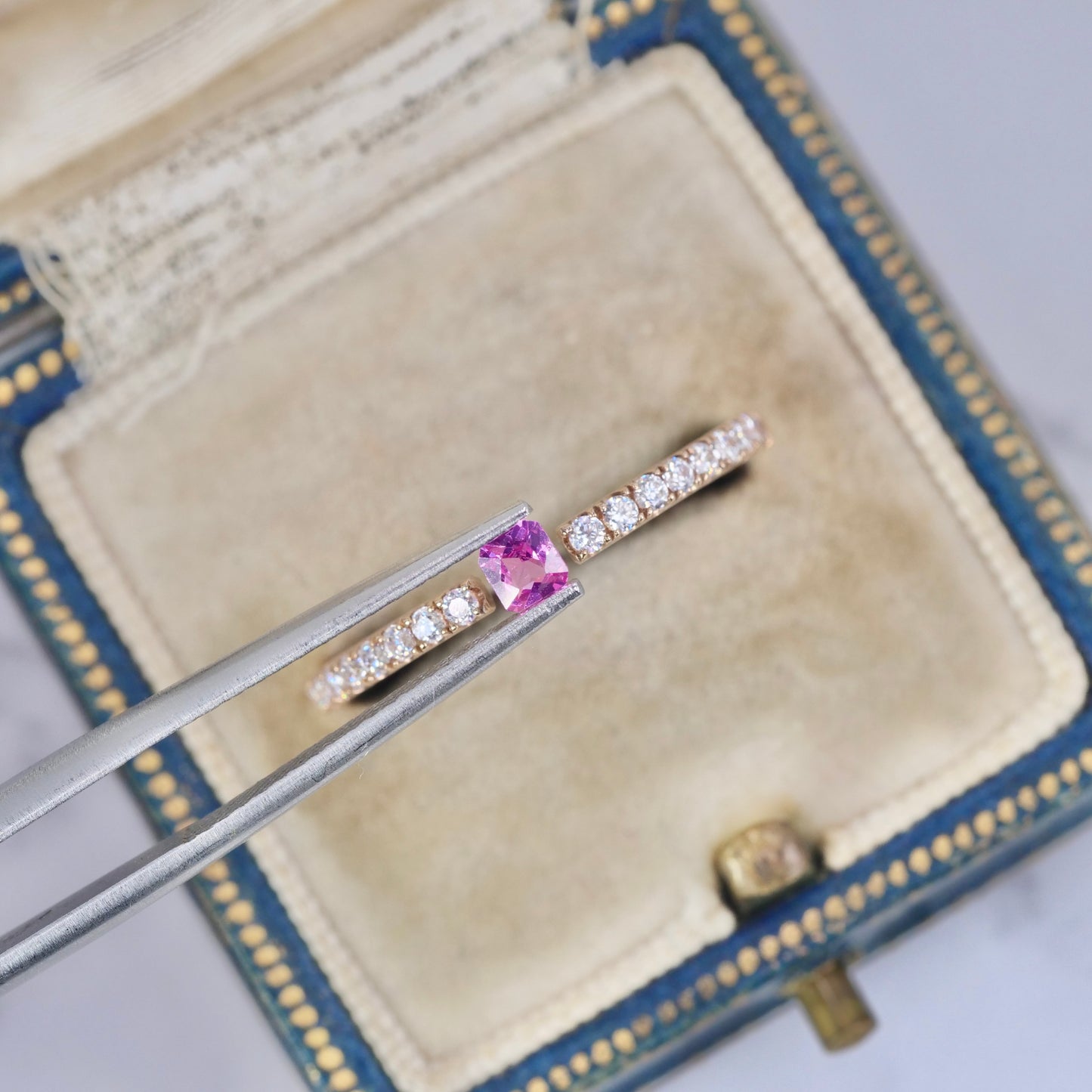 ピンクスピネル 0.14ct エメラルドカット 3.1mm×3.0mm×1.8mm 【MJ2862】