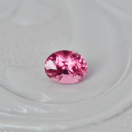 ピンクスピネル 0.15ct オーバルカット  3.4mm×2.6mm×2.3mm【MJ2863】