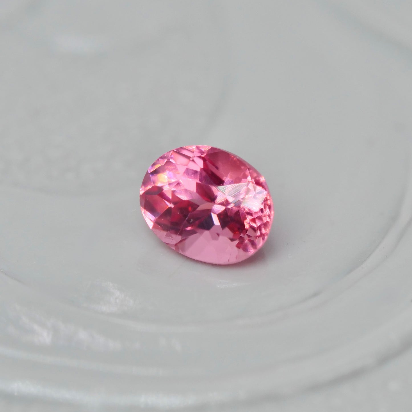 ピンクスピネル 0.15ct オーバルカット  3.4mm×2.6mm×2.3mm【MJ2863】