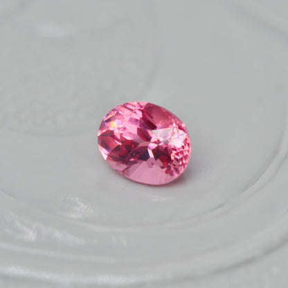 ピンクスピネル 0.15ct オーバルカット  3.4mm×2.6mm×2.3mm【MJ2863】