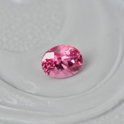 ピンクスピネル 0.15ct オーバルカット  3.4mm×2.6mm×2.3mm【MJ2863】