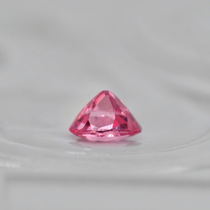 ピンクスピネル 0.15ct オーバルカット  3.4mm×2.6mm×2.3mm【MJ2863】