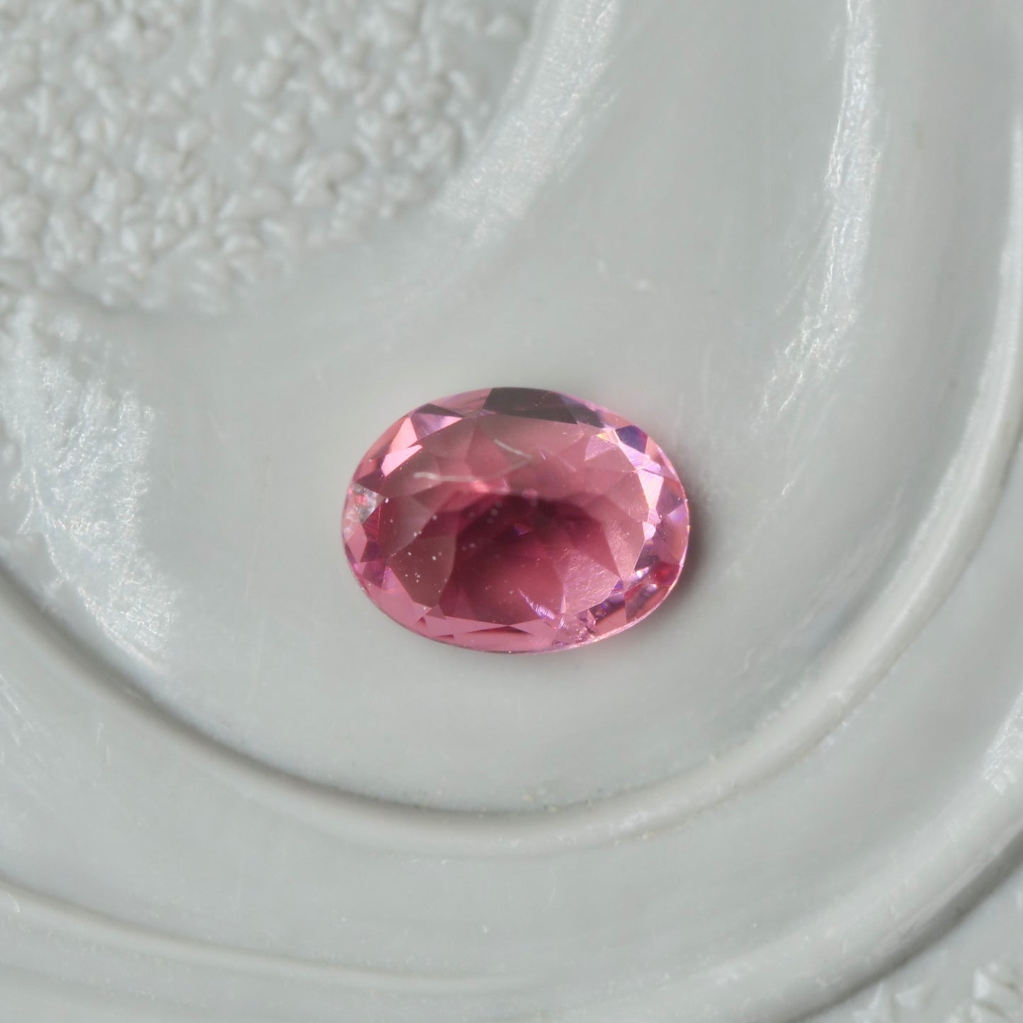 ピンクスピネル 0.15ct オーバルカット  3.4mm×2.6mm×2.3mm【MJ2863】
