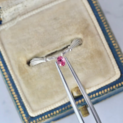 ピンクスピネル 0.15ct オーバルカット  3.4mm×2.6mm×2.3mm【MJ2863】