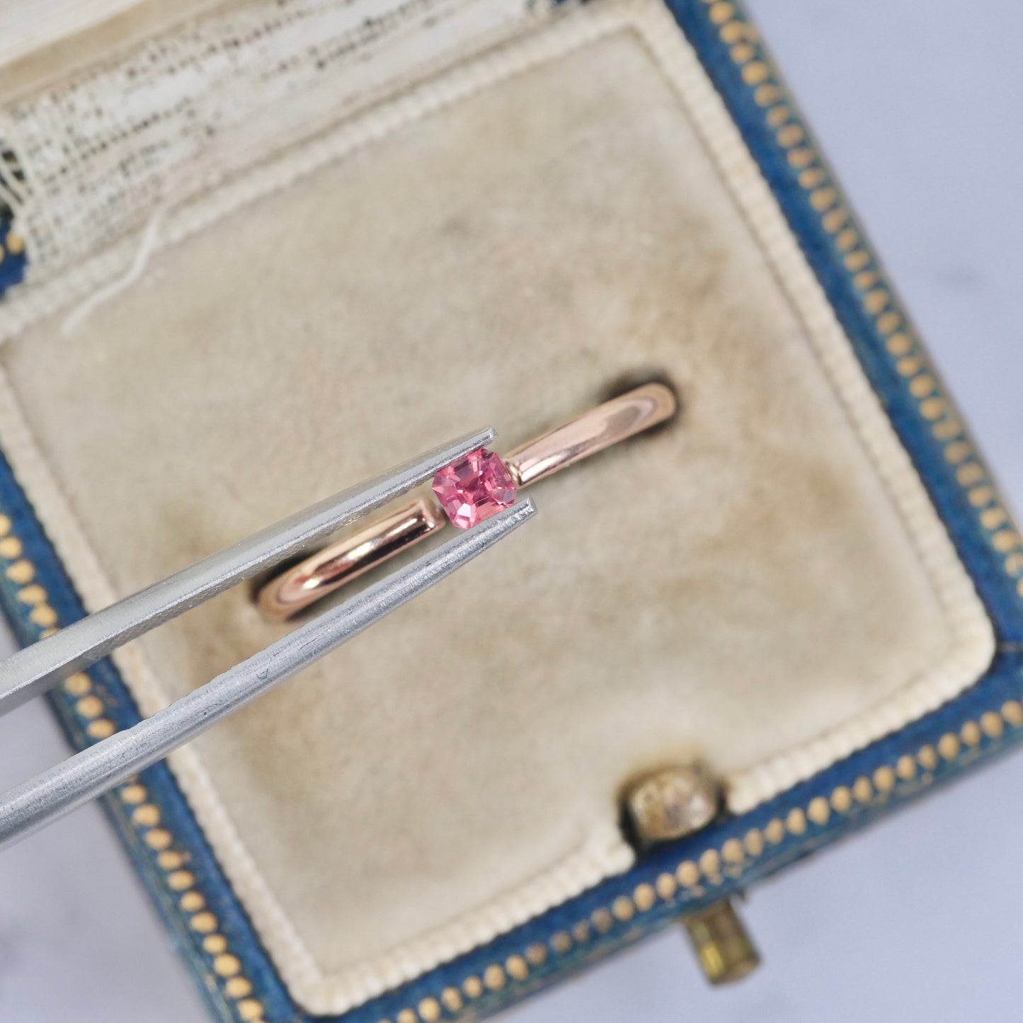 ピンクスピネル 0.14ct エメラルドカット  3.0mm×2.7mm×2.1mm【MJ2864】