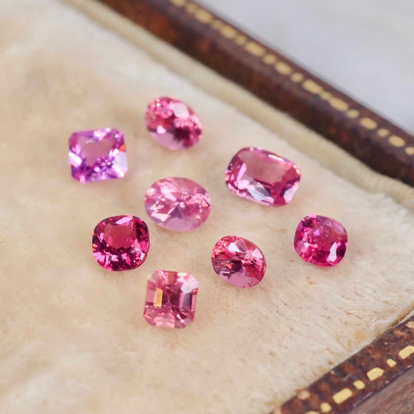 ピンクスピネル 0.13ct オーバルカット  3.2mm×2.6mm×2.2mm【MJ2859】