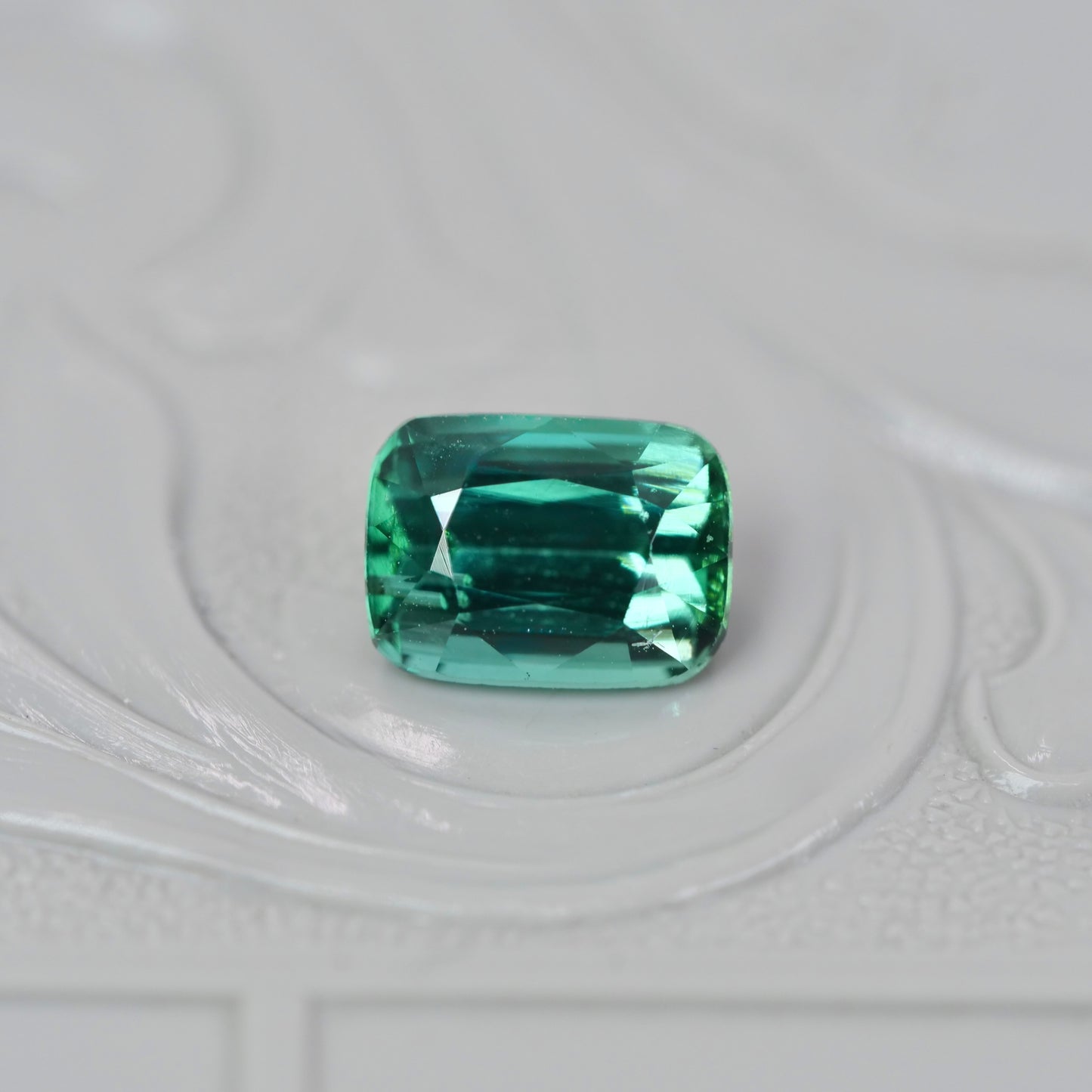 ラグーントルマリン 0.97ct クッションカット 6.4mm×4.8mm×3.9mm 【MJ2907】