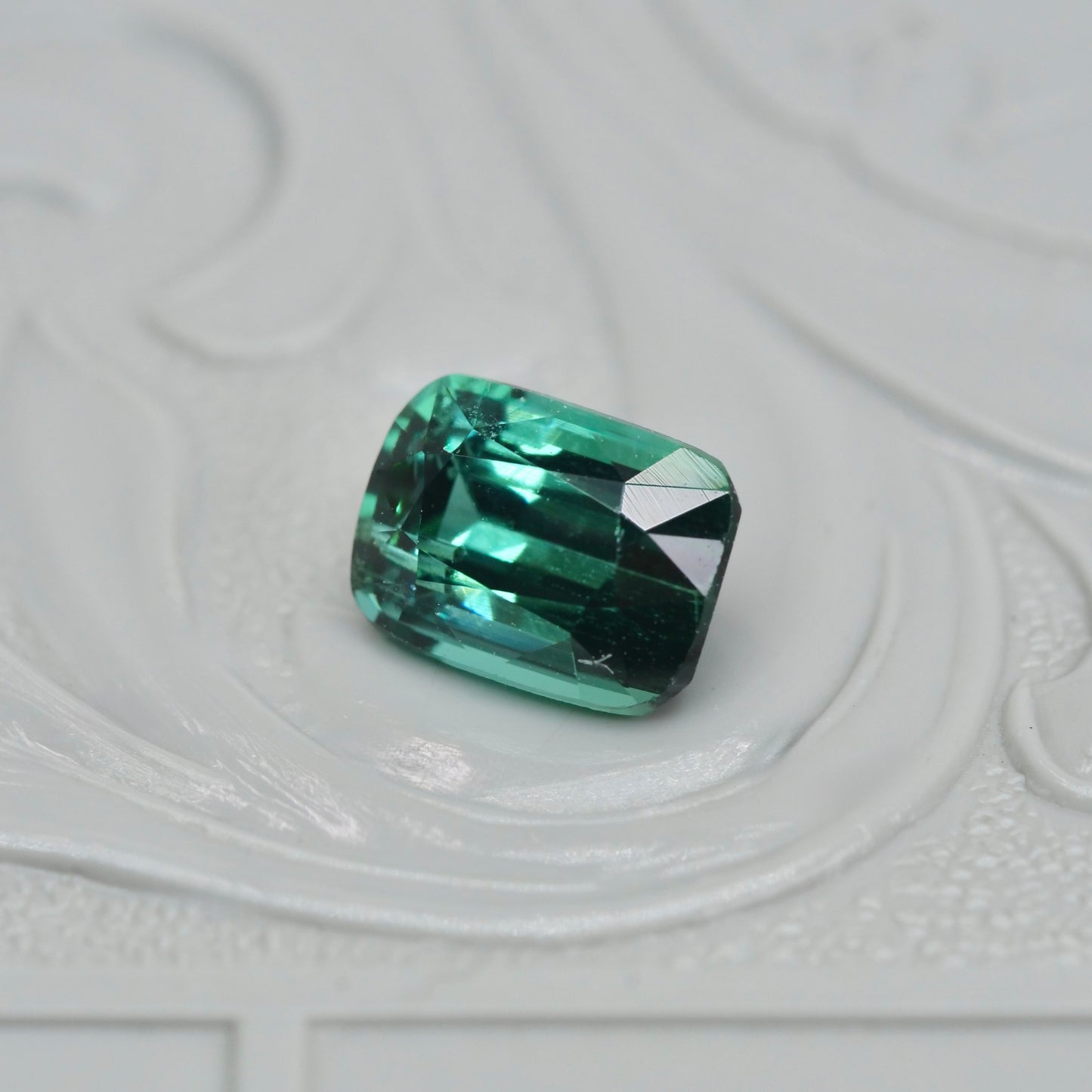 ラグーントルマリン 0.97ct クッションカット 6.4mm×4.8mm×3.9mm 【MJ2907】