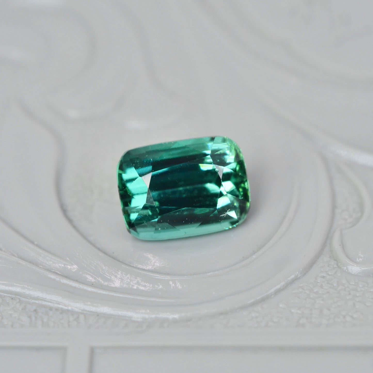 ラグーントルマリン 0.97ct クッションカット 6.4mm×4.8mm×3.9mm 【MJ2907】